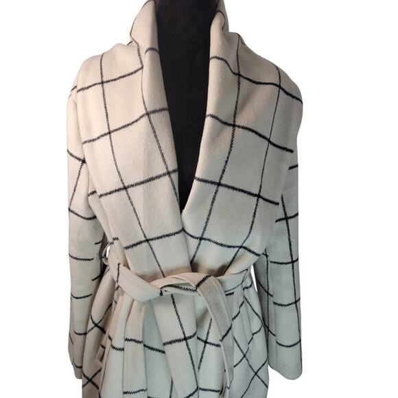 Chic White & Black Plaid Wrap Coat – Timeless Elegance Meets Modern Style - Picture 2 of 4